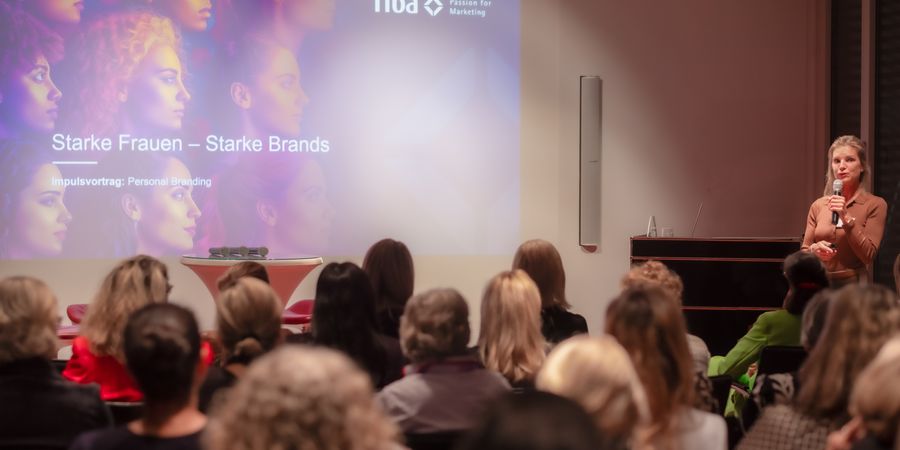 Foto von Birgit Webers Vortrag am Frauenforum 2024