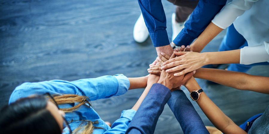 Team arbeitet gemeinsam an einem Transformationsvorhaben
